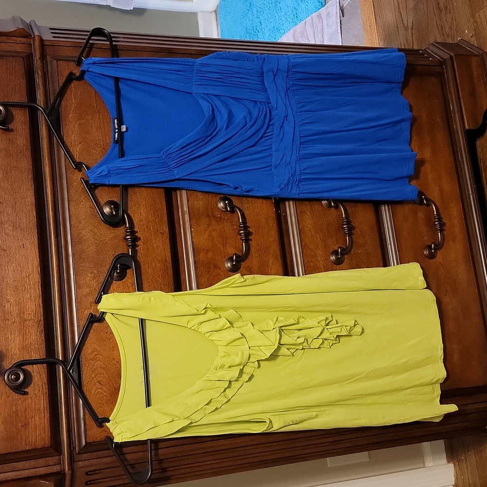 Set of 2 cute tank tops/size large/NWOT
